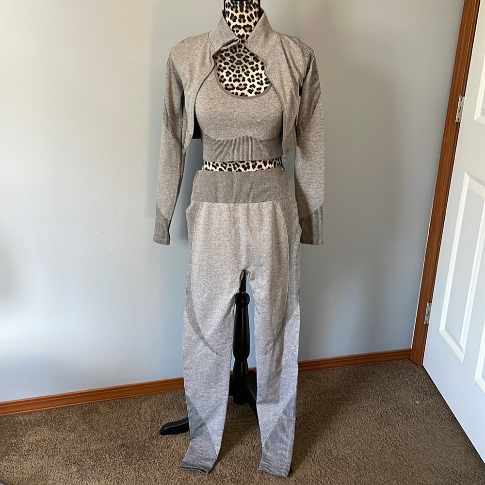 LA Image Gray Workout Outfit Size Small